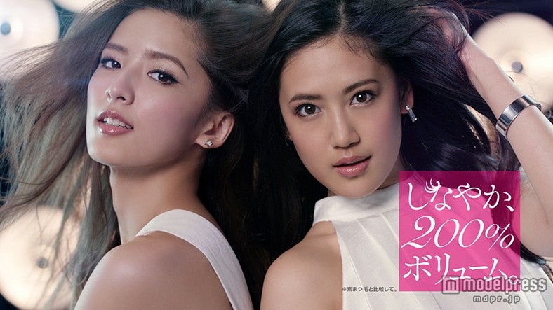 （左から）藤井萩花、藤井夏恋／新CMカットより