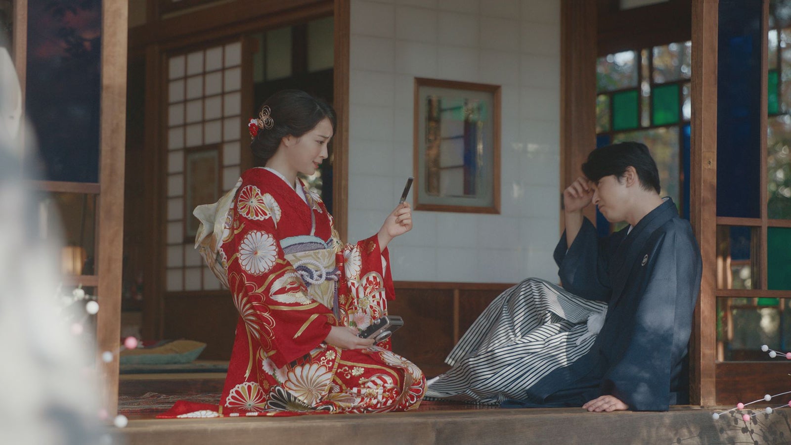 広瀬すず、吉沢亮／「お正月を写そう 2022 チェキ・エモい写真」篇より（提供写真）