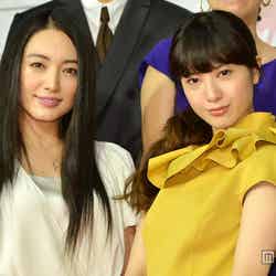平成26年度前期NHK連続テレビ小説「花子とアン」出演者発表記者会見に出席した吉高由里子（右）と仲間由紀恵（左）