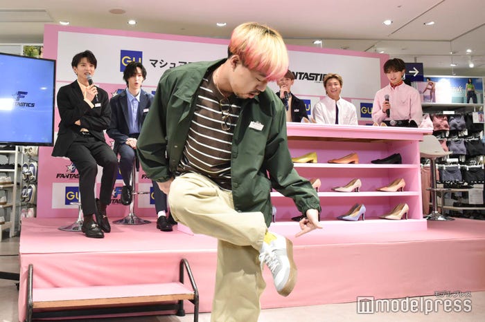 転んでもアピールする世界 (C)モデルプレス