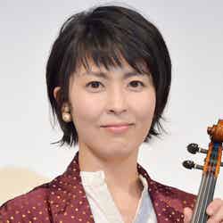 松たか子／楽器提供：日本ヴァイオリン（C）モデルプレス