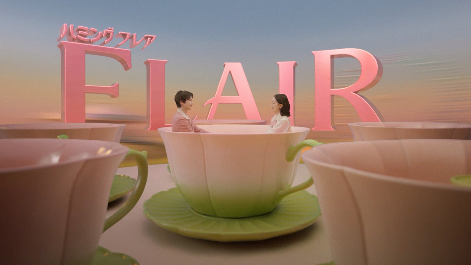 本田響矢、上坂樹里／新TVCM「香りのティーカップ」篇より（提供写真）