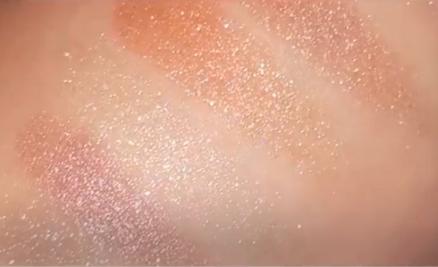 LBのギャラクシーアイシャドウ