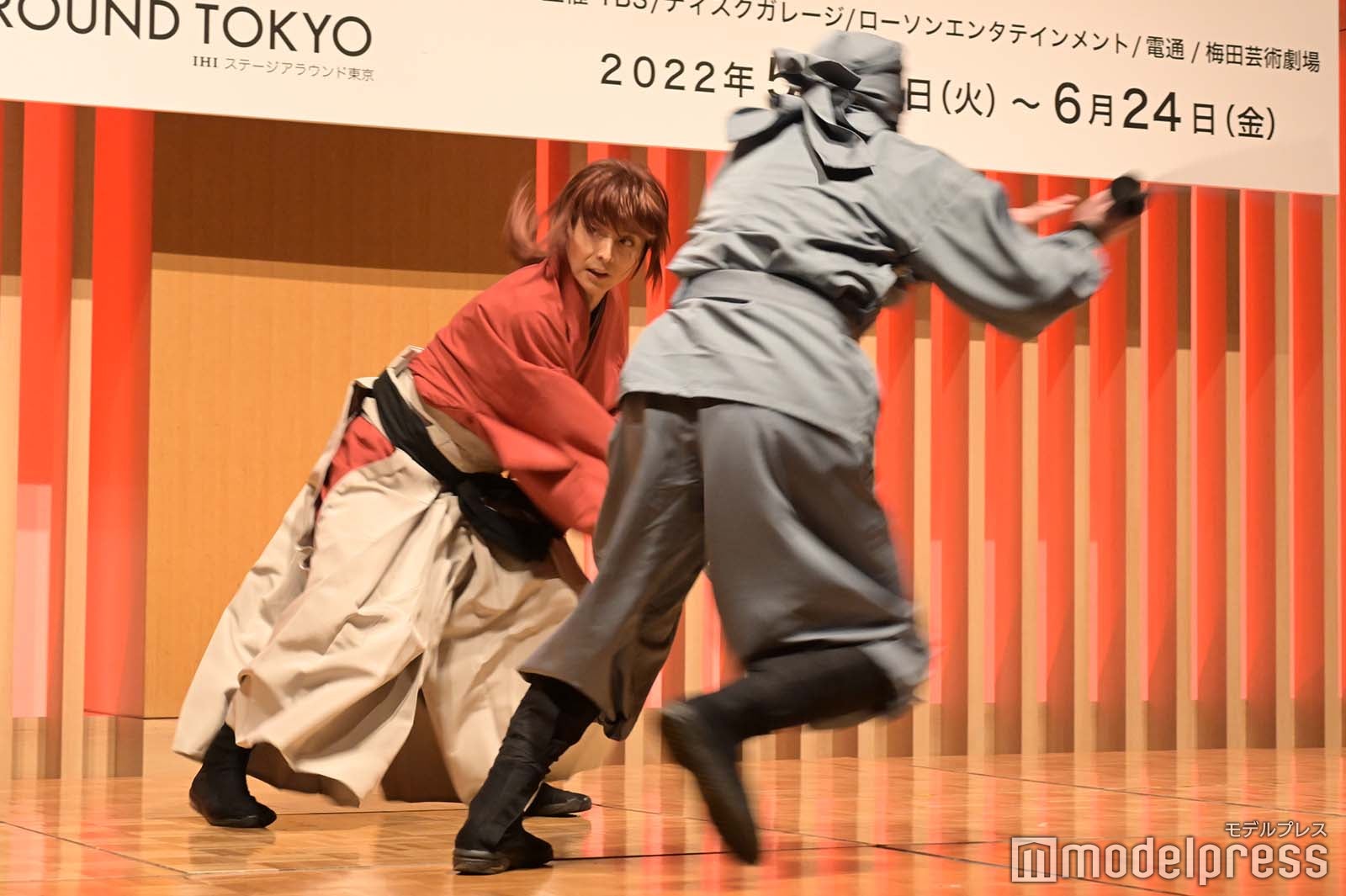 殺陣を披露する小池徹平（C）モデルプレス