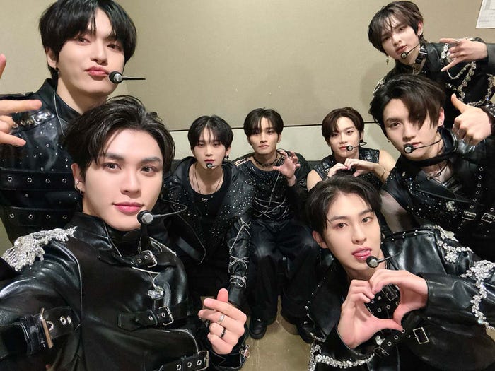 EPEX(C)C9 Entertainment/CJ ENM Japan Inc.