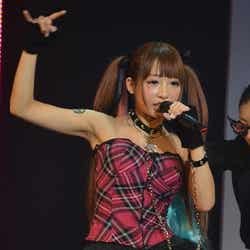 「POPモデルオーディション祭り2012」にてライブパフォーマンスを披露したぴかりん