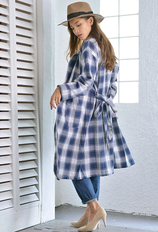 オンブレチェックのコットンガウンコート「coca」3,990円（税込）／画像提供：coca