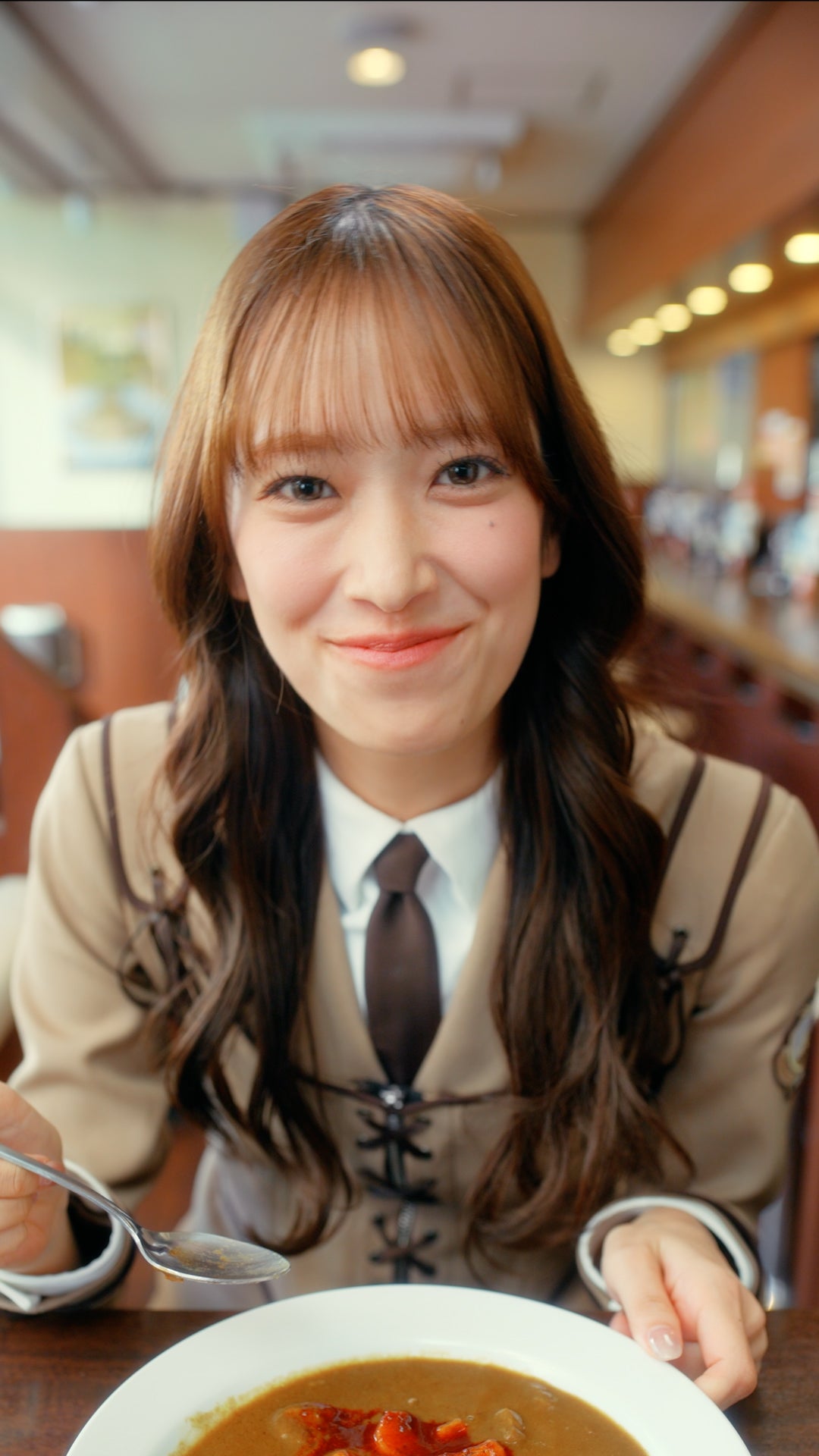 「推しカレー」動画より（提供写真）