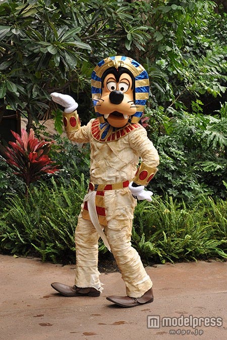 ファラオのようなグーフィーも(C)Disney