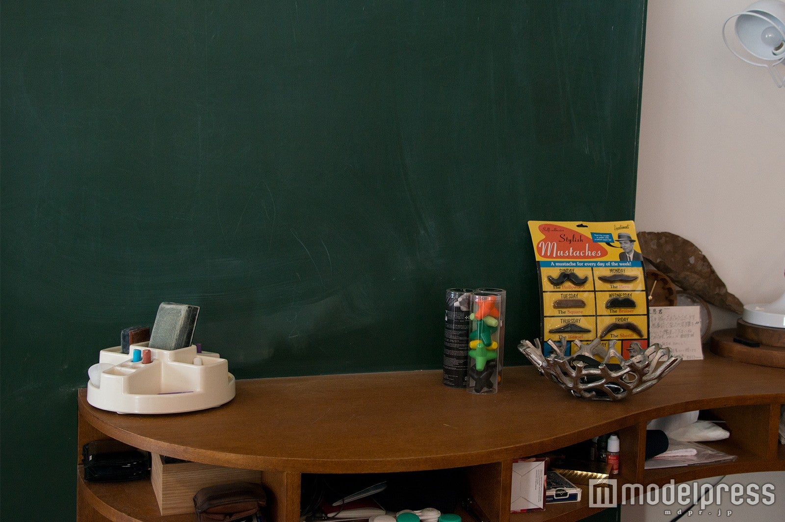 メンバーの連絡ツールとなっている黒板（C）モデルプレス