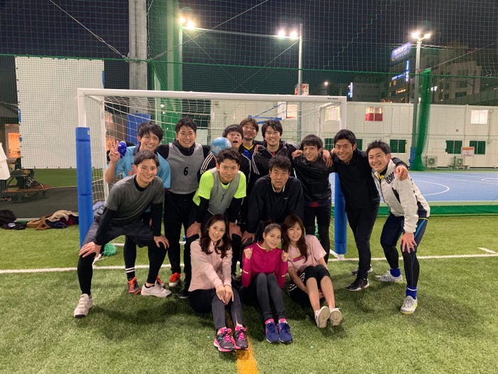 アナウンス室の先輩後輩とフットサル/堤礼実アナウンサー(提供写真)