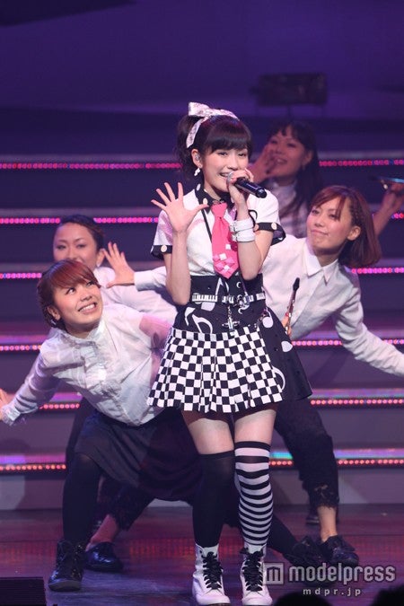 「ラッパ練習中」／（C）AKS