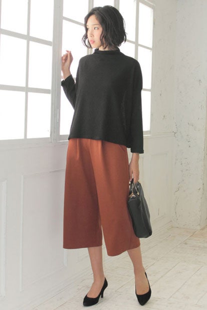 ボトルネックリブニットトップス「Re:EDIT by GALSTAR」1,298円（税込）／画像提供：Re:EDIT by GALSTAR