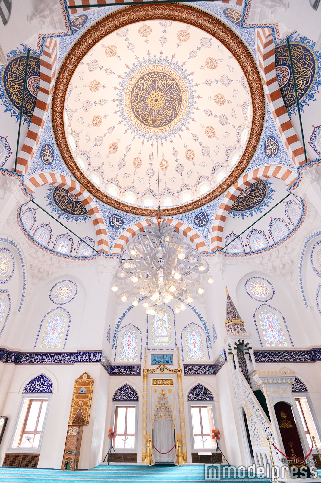 思わずため息が出る美しさのドーム天井（C）モデルプレス