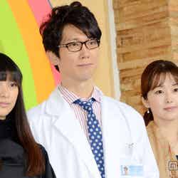 金曜ナイトドラマ「お天気お姉さん」制作発表に出席した（左から）武井咲、佐々木蔵之介、笛木優子