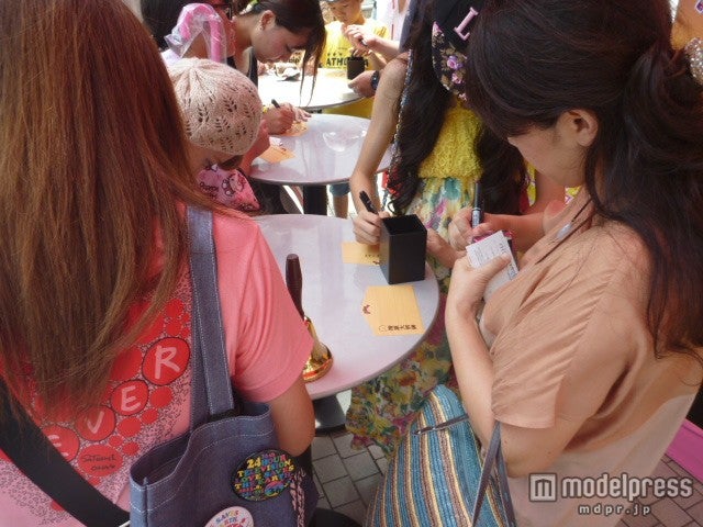 「恋するフォーチュンクッキー」発売記念イベントの模様