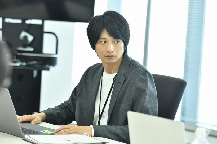 向井理/「わたし、定時で帰ります。」第5話より(C)TBS