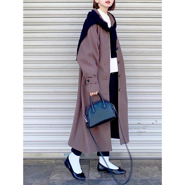 レディース　コーディネート　コーデ　着こなし　2021　おすすめ　オススメ　トレンド　ポイント　コツ　おしゃれ　お洒落　オシャレ　冬　ロングコート　コート　アウター　ブラウン　ブラック　黒　パンツ　黒パンツ　バレエシューズ　カーディガン