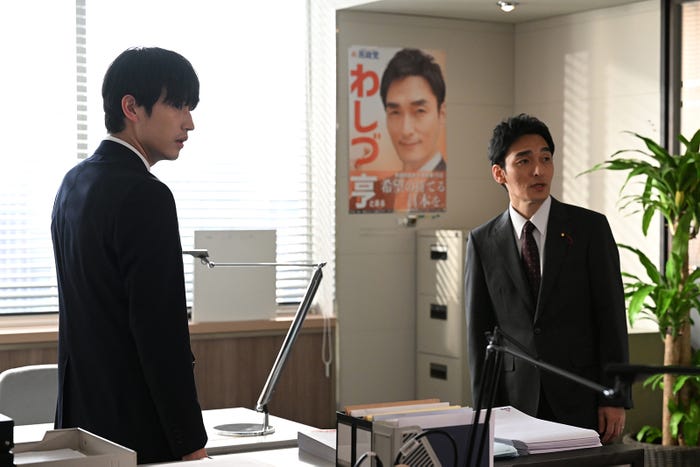 杉野遥亮、草なぎ剛 「罠の戦争」第6話より(C)カンテレ