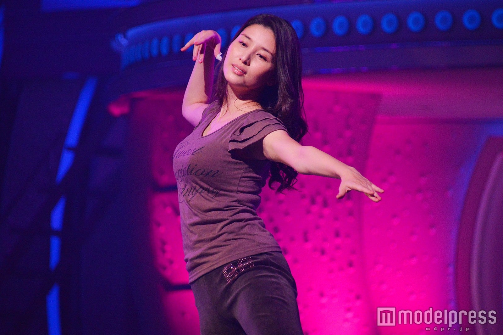 橋本マナミ、妖艶ダンスで紅白ステージを舞う＜紅白リハ2日目＞