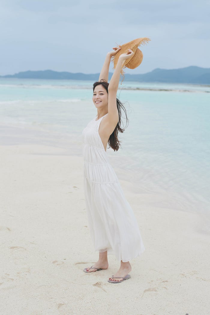 鷲見玲奈(C)三瓶康友/集英社