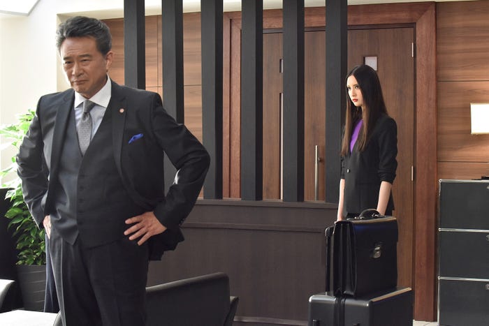 船越英一郎、菜々緒/「Missデビル 人事の悪魔・椿眞子」最終話より(C)日本テレビ