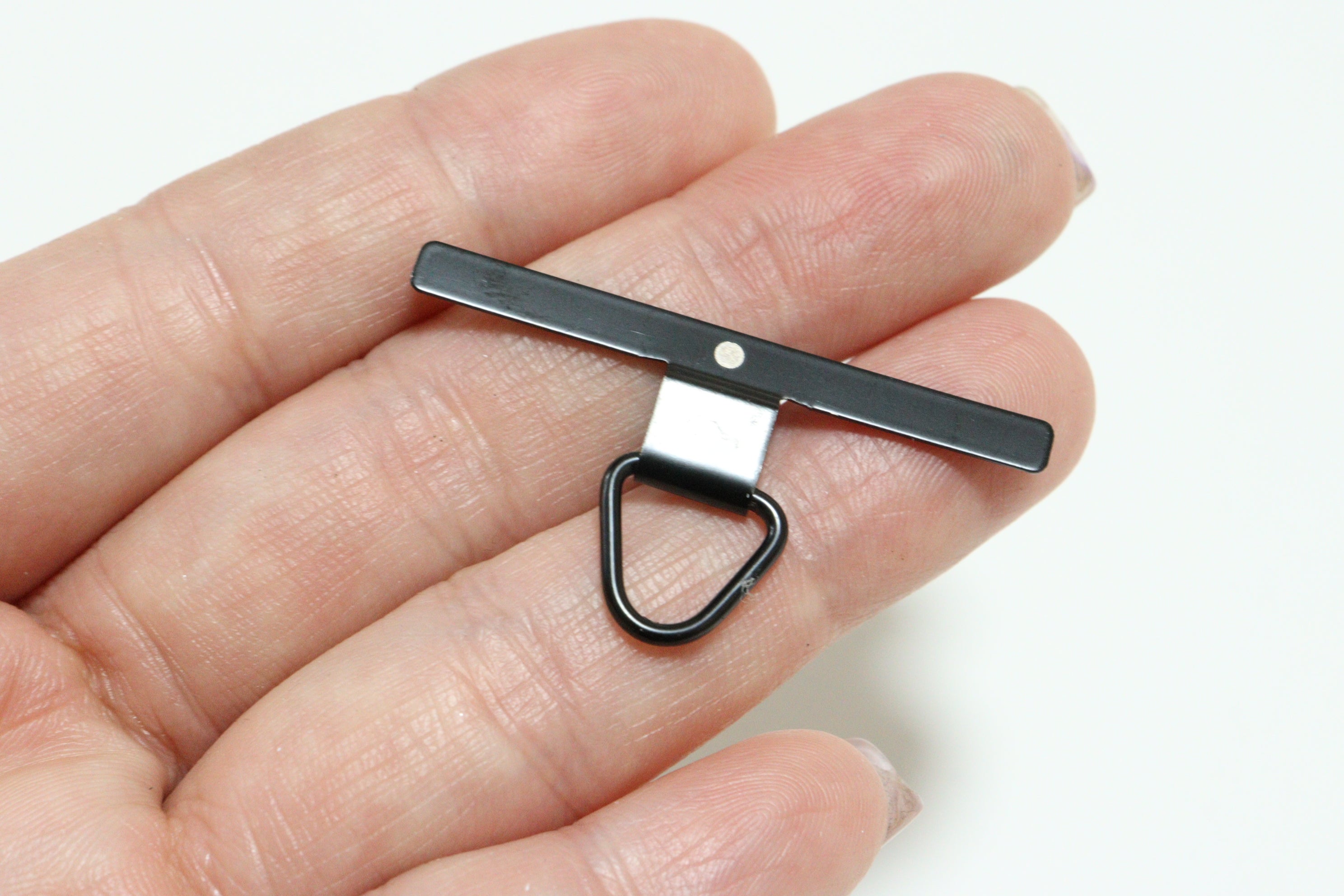 100均で買えるの嬉しすぎるよ！ねじれにも強いタフな奴♡素材が決め手のスマホグッズ