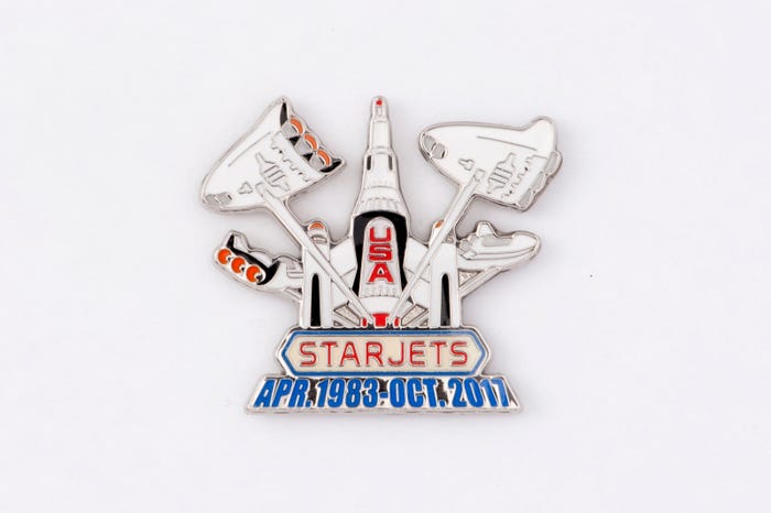 ピンバッジ 1,000円(C)Disney