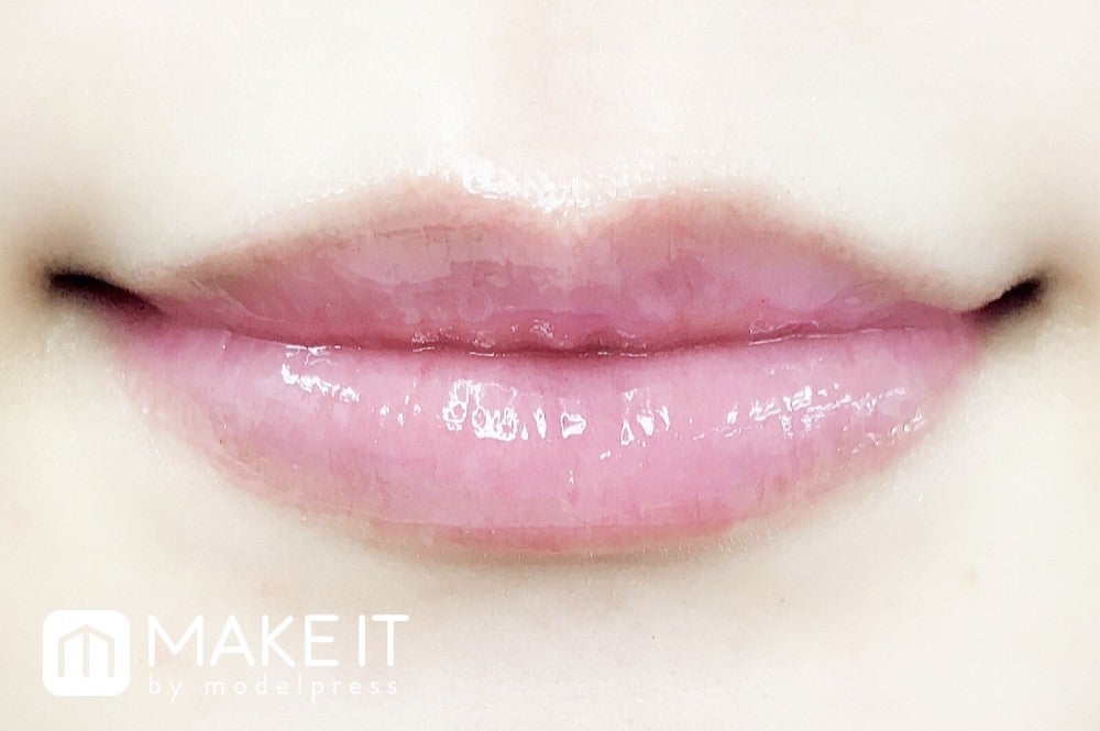 CHICCA／メスメリック ウェットリップオイル／01 エンジェルブラッド 使用 (C)メイクイット