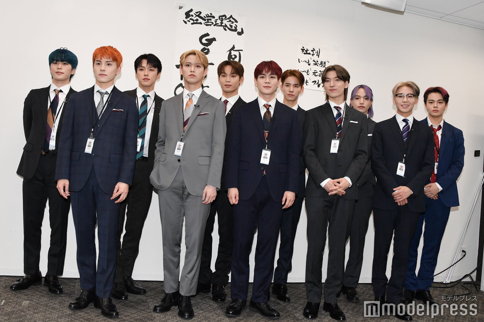 （左から）木全翔也、川西拓実、河野純喜、白岩瑠姫、與那城奨、豆原一成、佐藤景瑚、金城碧海、大平祥生、川尻蓮、鶴房汐恩（C）モデルプレス
