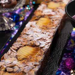 ブラックカルダモンチョコレートと洋梨のブーダル/画像提供:コンラッド大阪