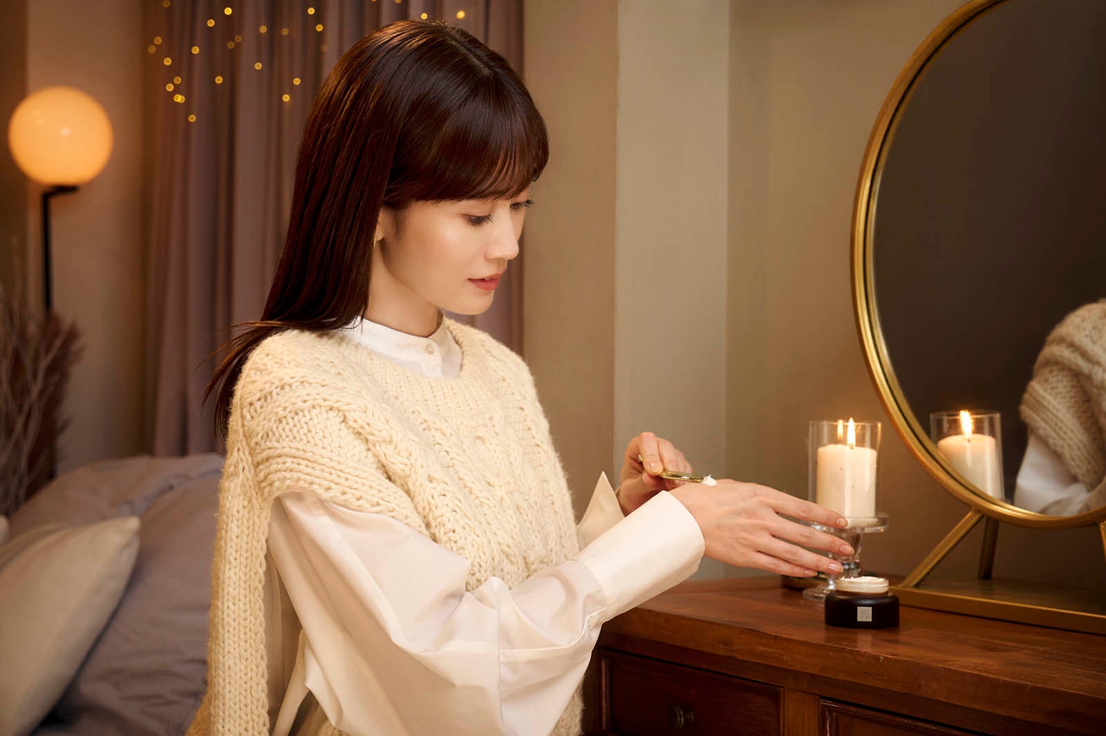 前田敦子／新WEB CM「一年間頑張った肌と私にご褒美を」篇メイキング（提供写真）