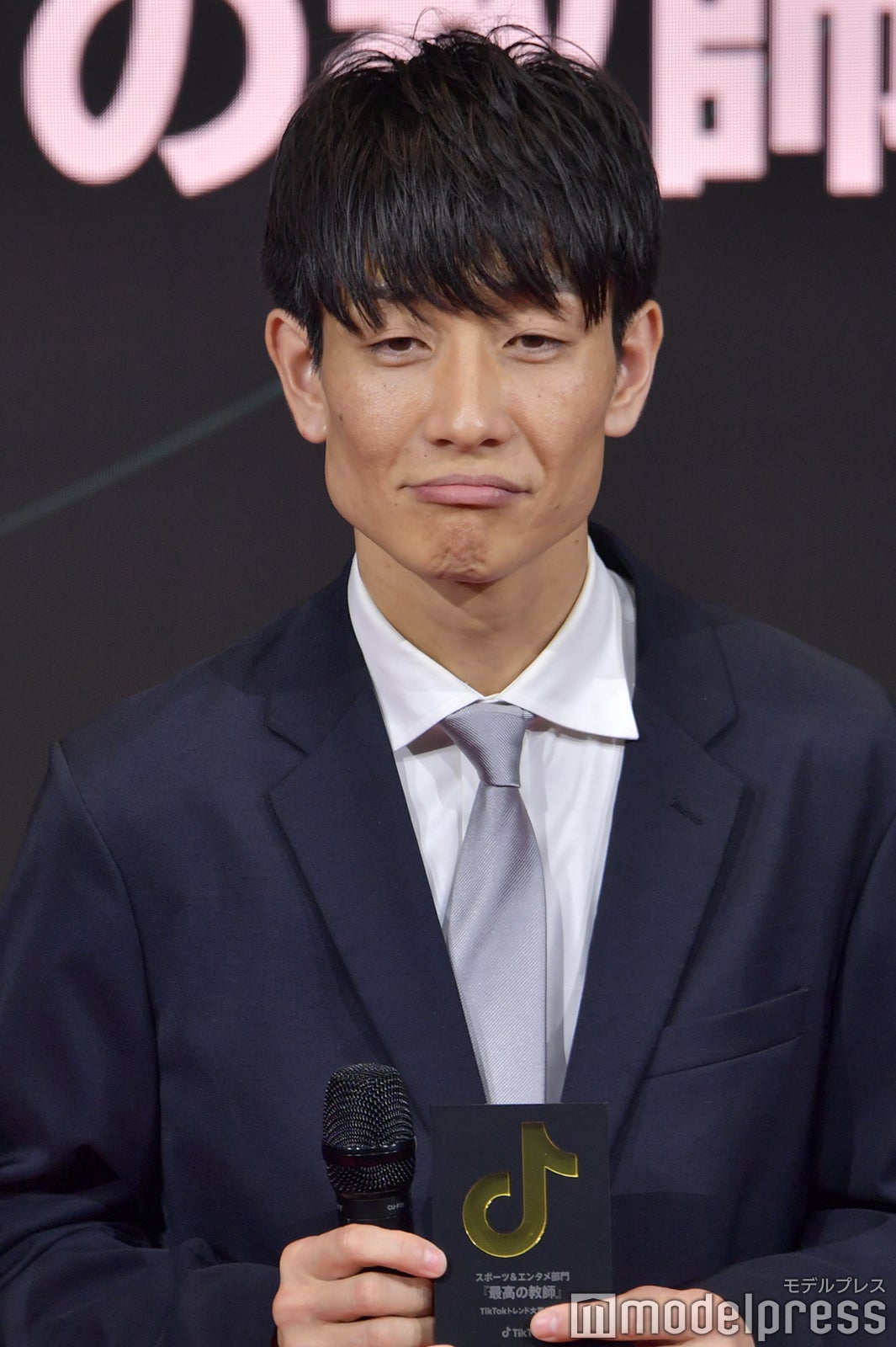 鈴木勇馬監督（C）モデルプレス