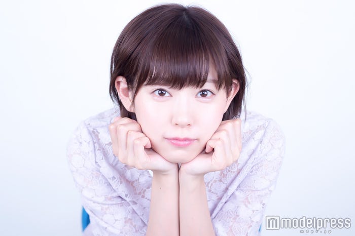 頬杖/みるきーお気に入りの一枚/渡辺美優紀(C)モデルプレス
