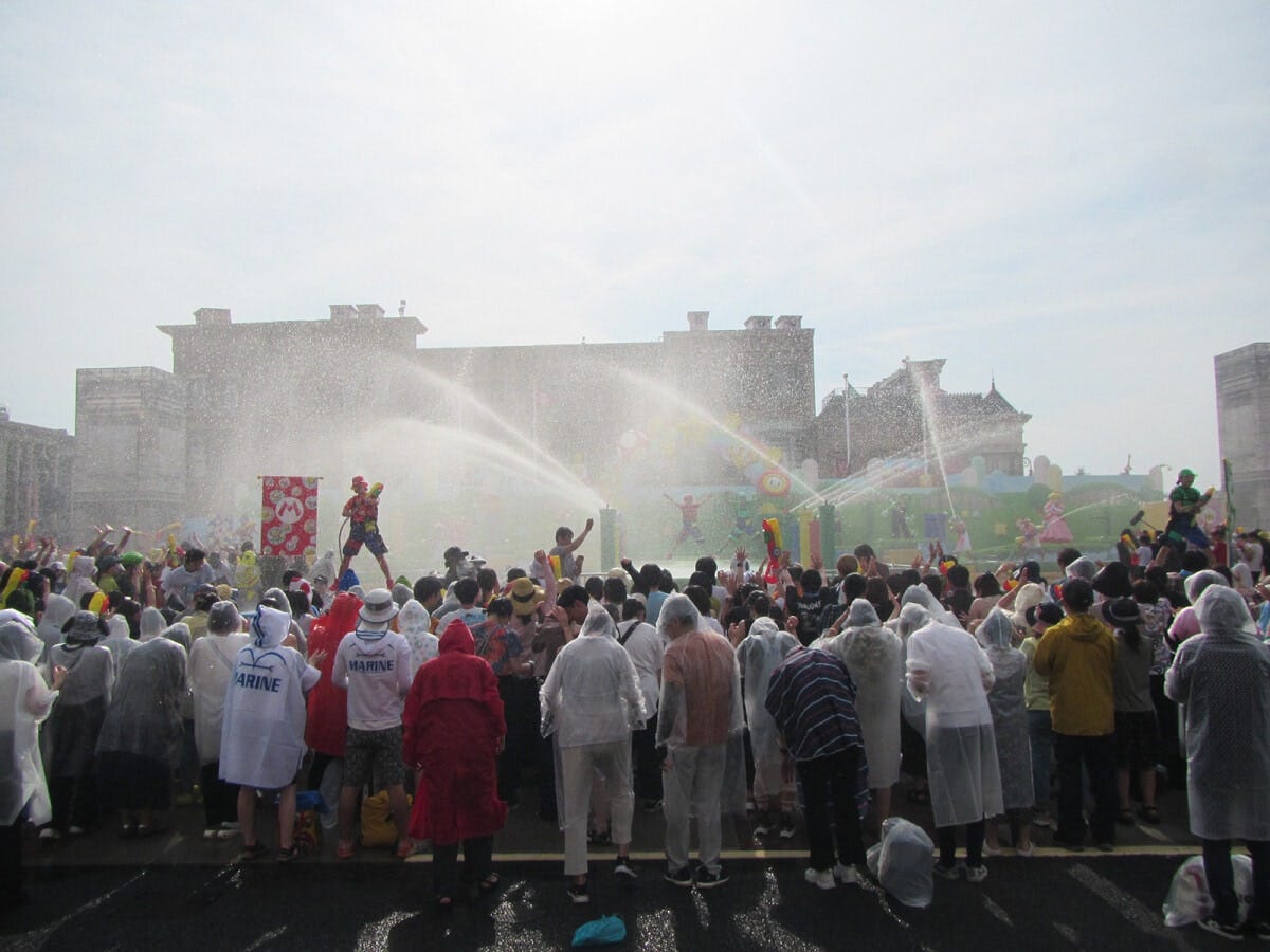 最後はみんなびしょ濡れになるイベントです。暑い日はポンチョも不要。すぐに服は乾きます