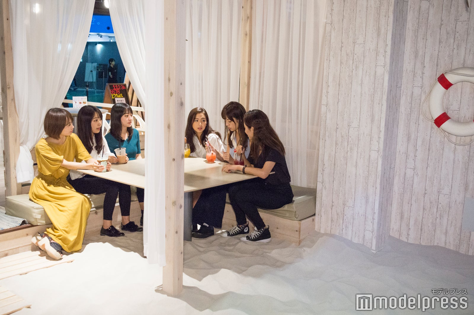 オシャレなカフェスペースも（C）モデルプレス