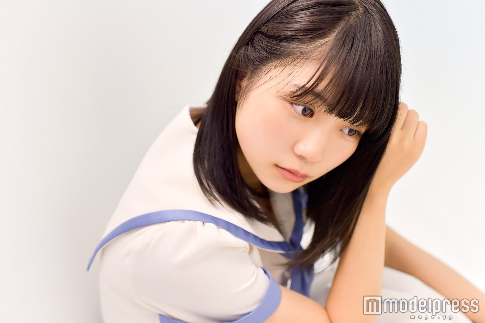 ふとした表情は驚くほど大人っぽい （C）モデルプレス