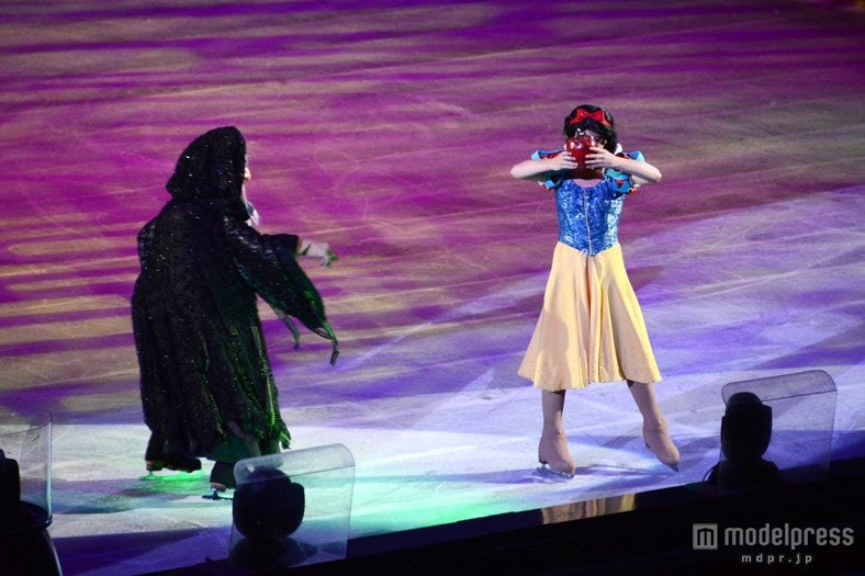 「ディズニー・オン・アイス」毒リンゴをかじってしまった白雪姫