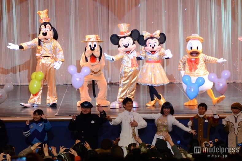 「魔法にかけられた夜の王国　奪われたハピネスを取り戻せ！」／ミッキーミニーらも登場