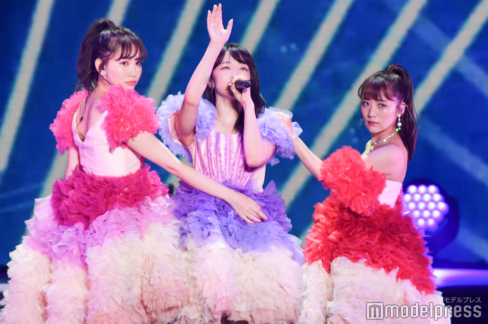 小嶋陽菜、峯岸みなみ、高橋みなみ「峯岸みなみ卒業コンサート～桜の咲かない春はない～」（C）モデルプレス