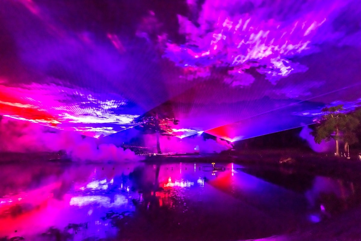 「光と音のスーパーオーロラショー」／画像提供：アパホテルズ＆リゾーツ