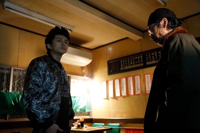 (左)小林豊/ドラマ「ミナミの帝王ZERO」より(画像提供:関西テレビ)