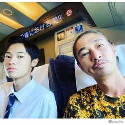 モデルプレス - 窪塚洋介、息子・愛流との2ショット公開 「似てきた」「かっこよすぎる親子」の声