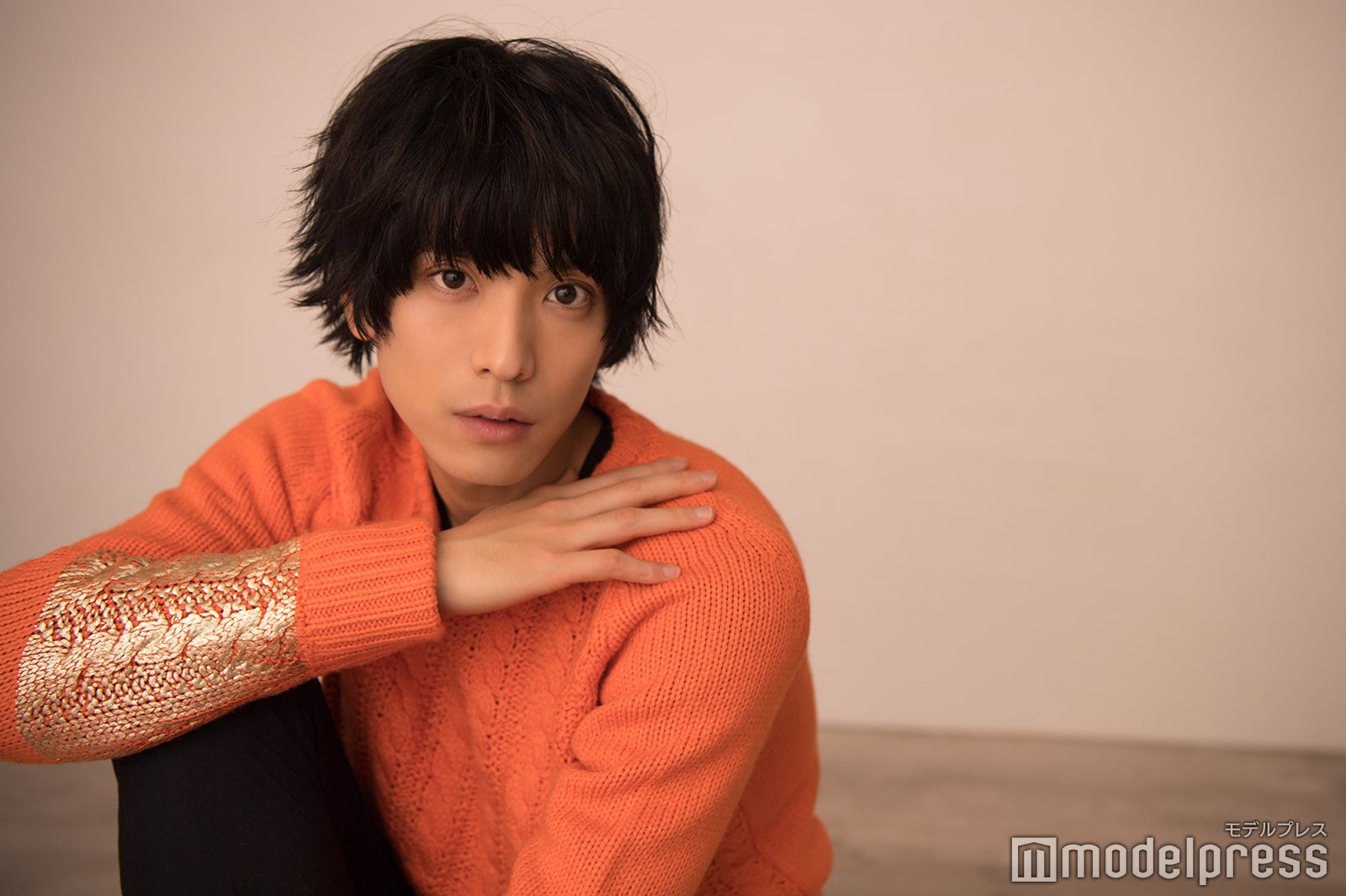 黒羽麻璃央（C）モデルプレス