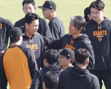 巨人・松井新監督にナイン感激 坂本「興奮した。うれしい。『なんて喚べばいい？』って聞かれた」 丸「すごい響くお話をたくさんされていた」