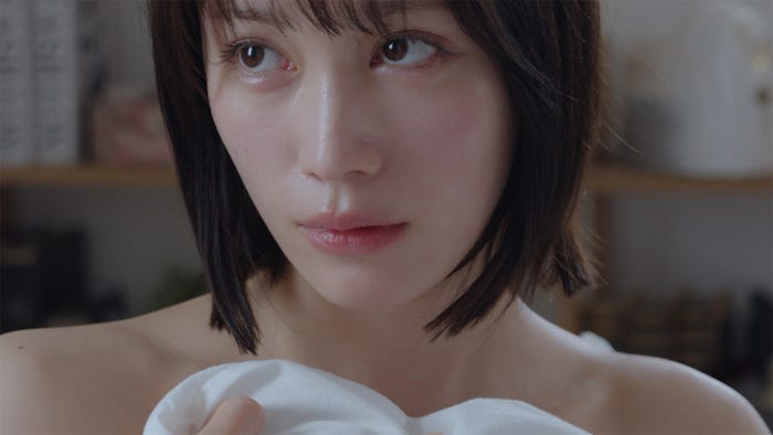 中村ゆりか「#裏アカ教師」(C)ytvメディアデザイン