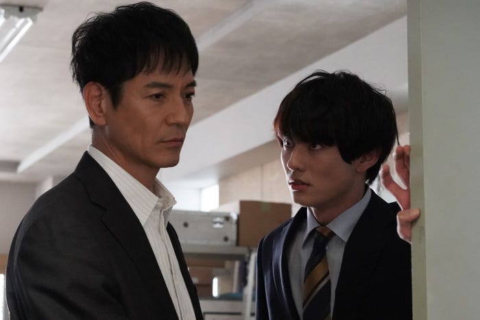 沢村一樹、前田拳太郎「トクメイ!警視庁特別会計係」第9話(C)カンテレ