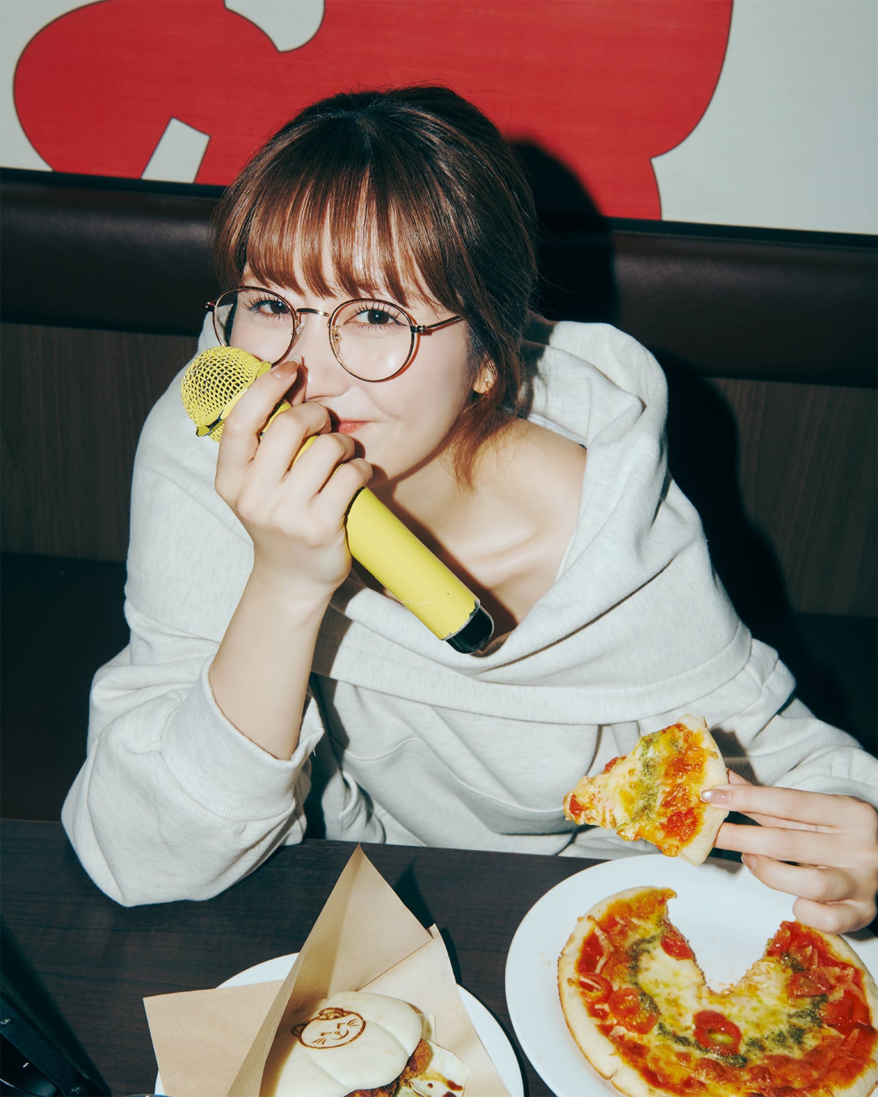 佐々木彩夏 1st写真集 「ぺろり」カラオケまねきねこ／東京