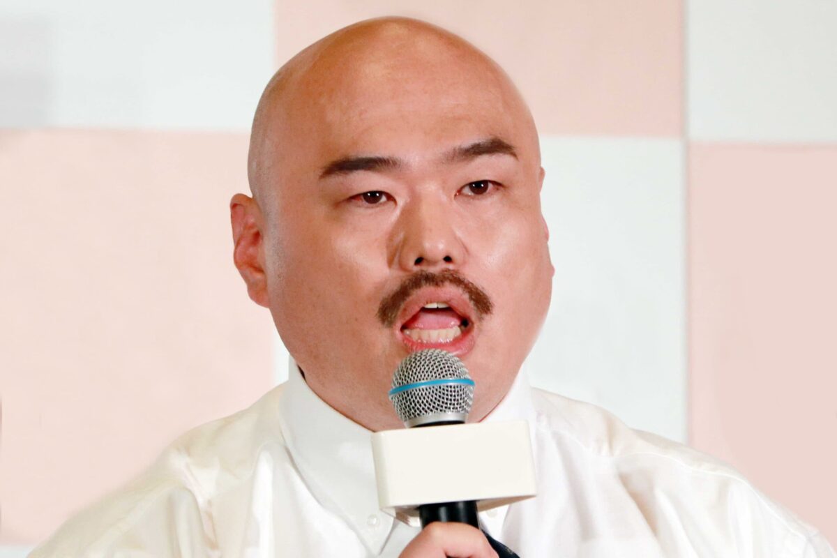 クロちゃん、先輩芸人と既婚女性芸人との“怪しい関係”を暴露？ 「口説いてます」「1回…」