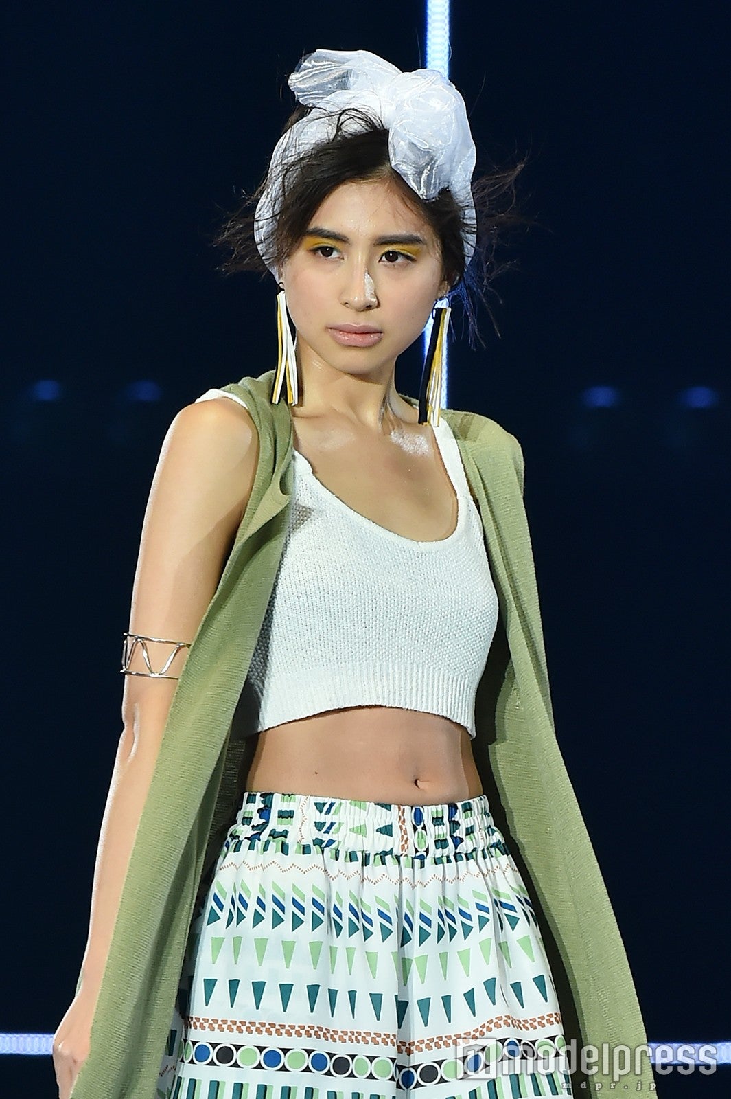 ラブリ、美腹筋あらわな肌見せコーデ 黄色い声援響く＜TGC2016 S／S＞